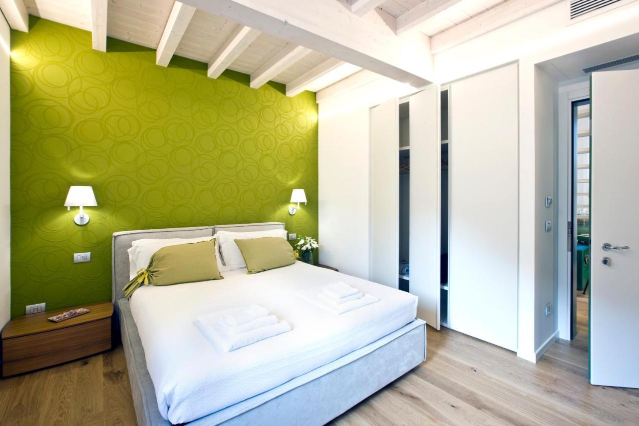 Manzoni 124 Bed&Relax Panzió Esine Kültér fotó